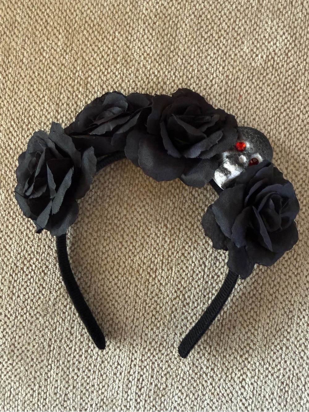 Black roses Headband with Skull Accent
